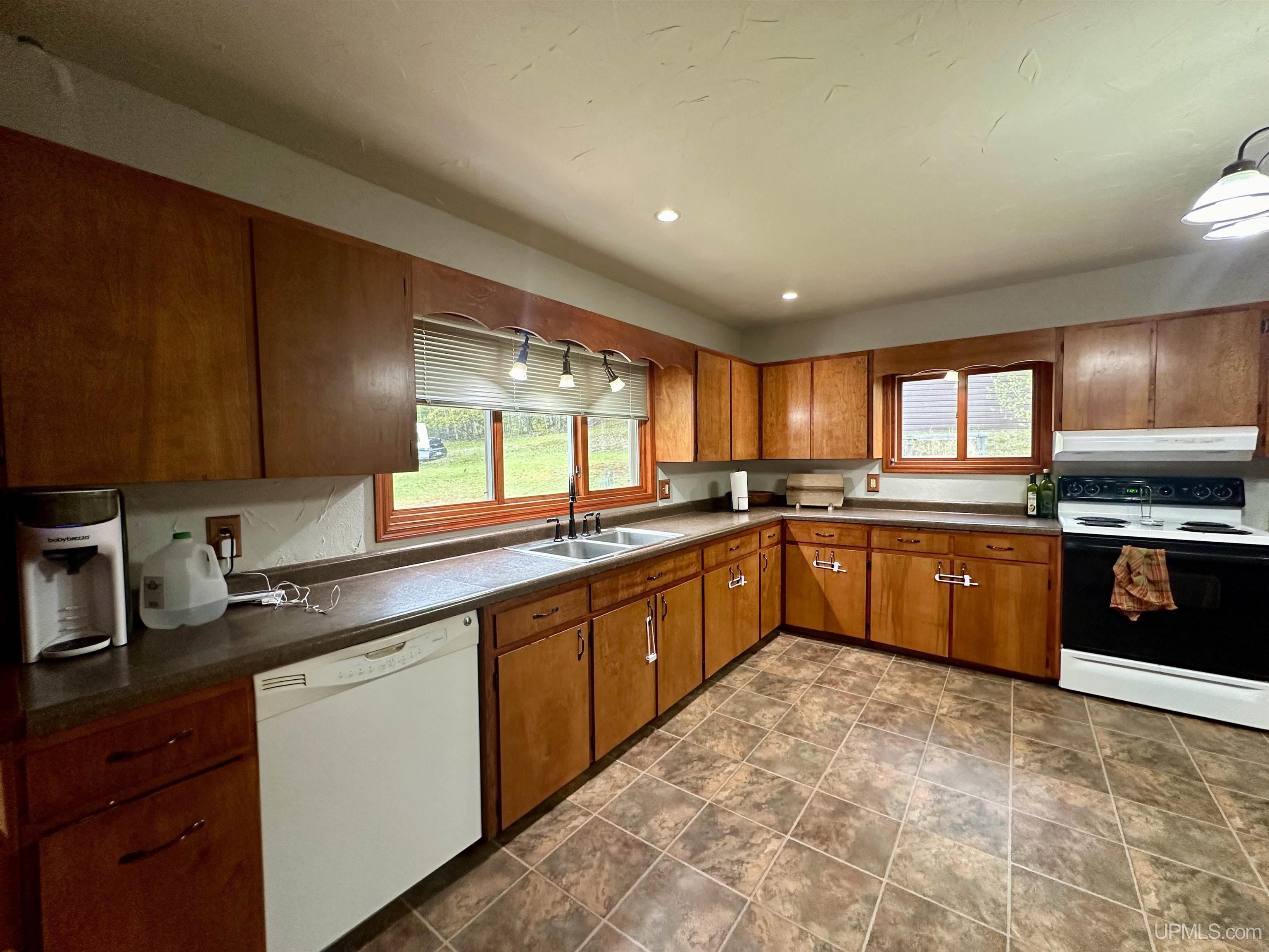 167 Valley Road Negaunee, MI 49866 - Photo 6 of 72 Gallery Image 6