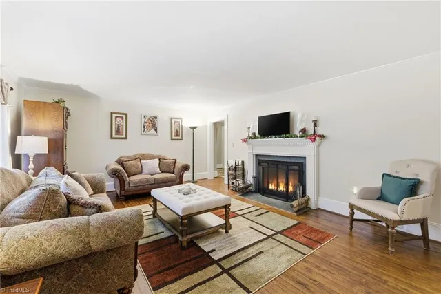 $295,000 | 422 Woodsway Drive, Lexington, NC 27292