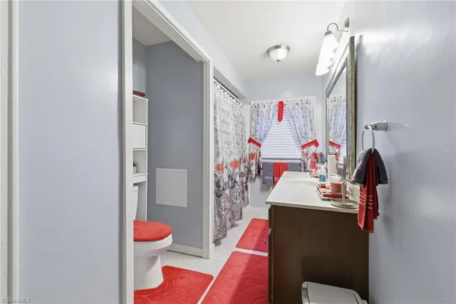 $295,000 | 422 Woodsway Drive, Lexington, NC 27292