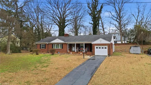 $295,000 | 422 Woodsway Drive, Lexington, NC 27292
