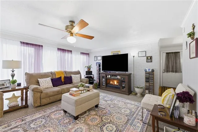 $295,000 | 422 Woodsway Drive, Lexington, NC 27292