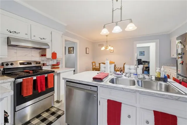 $295,000 | 422 Woodsway Drive, Lexington, NC 27292