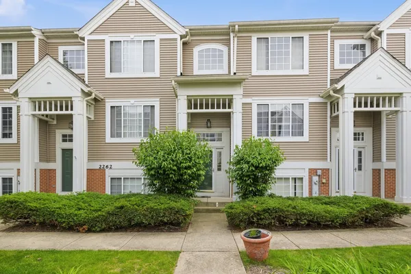 $299,999 | 2264 Daybreak Drive, Aurora, IL 60503