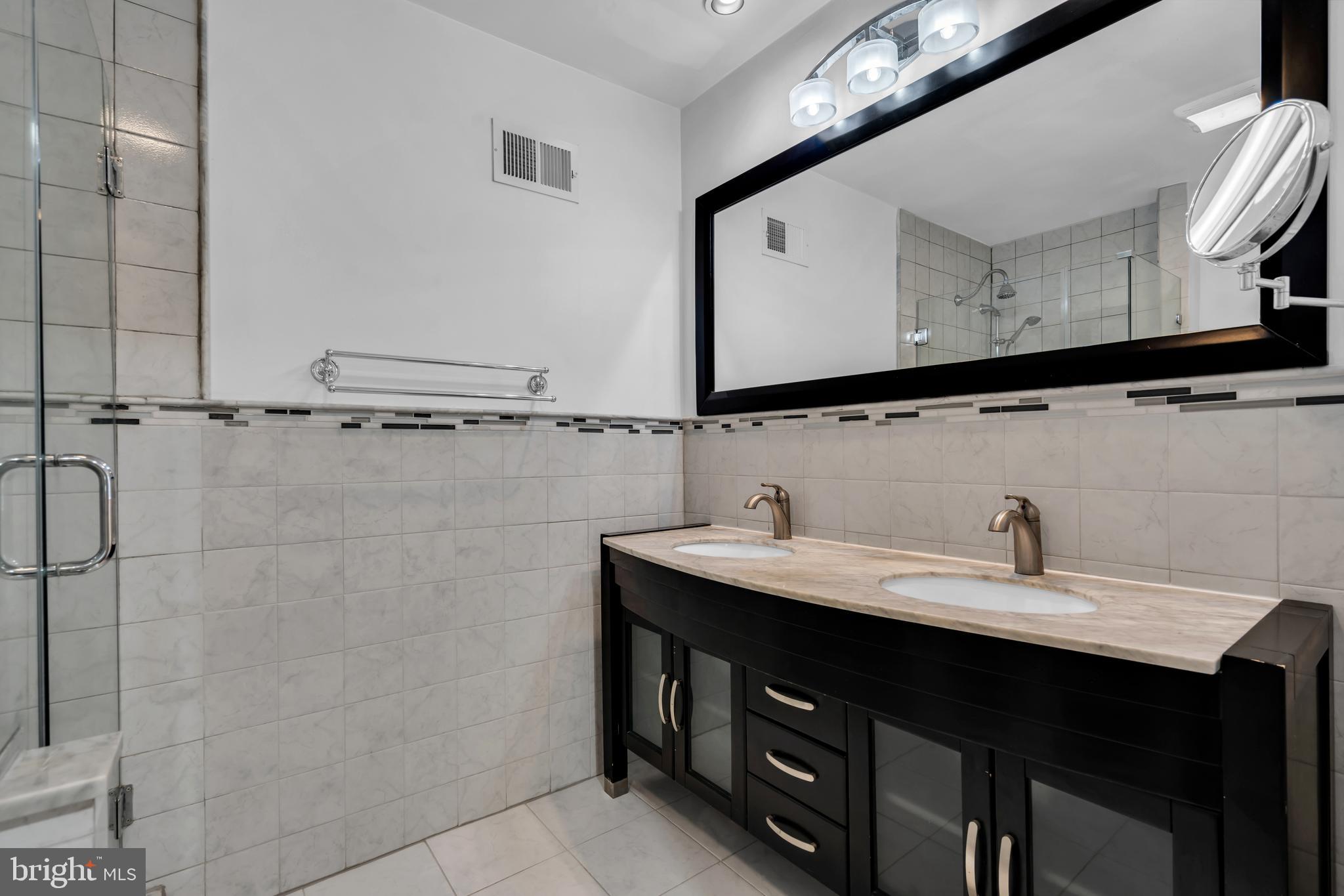 32 Gordon Way Princeton, NJ 08540 - Photo 18 of 35 Primary Bathroom