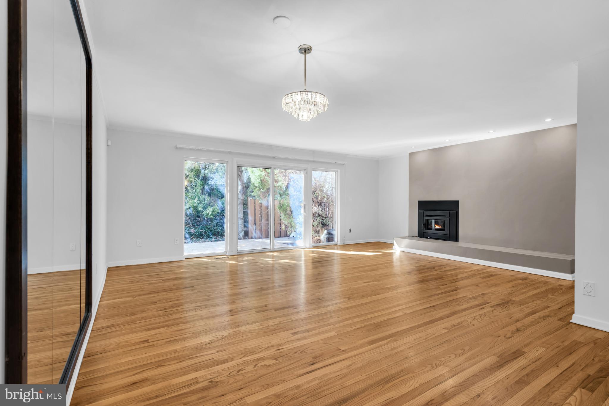 32 Gordon Way Princeton, NJ 08540 - Photo 3 of 35 Living/Dining Room