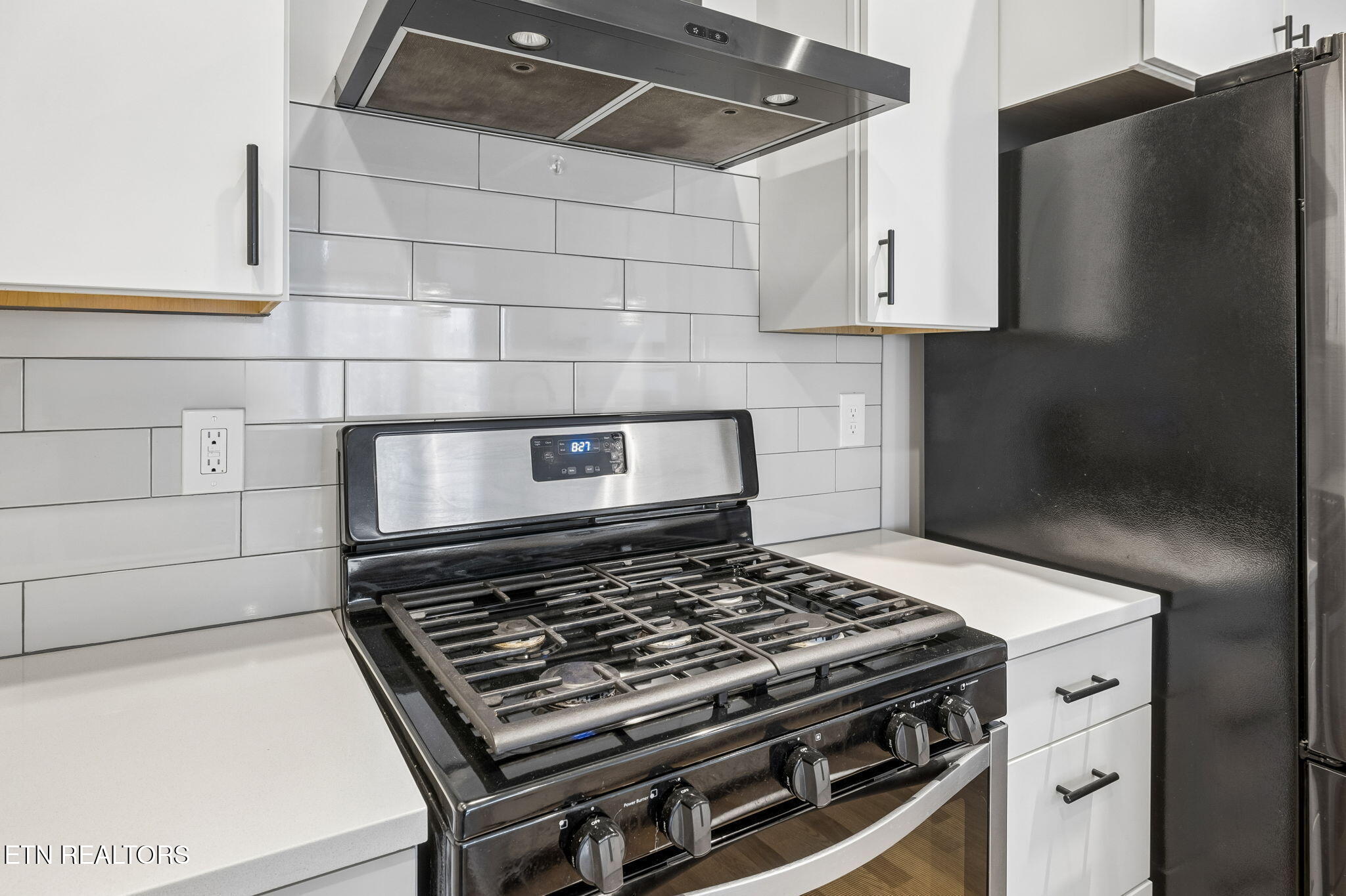 1947 Cochran Road Maryville, TN 37803 - Photo 20 of 47 Gas Range