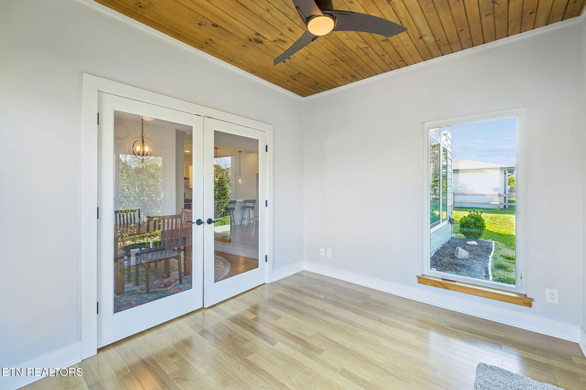 1947 Cochran Road Maryville, TN 37803 - Photo 26 of 47 Sunroom View 2