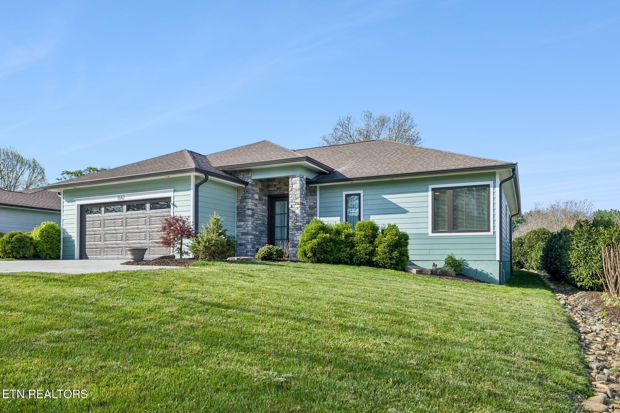 1947 Cochran Road Maryville, TN 37803 - Photo 3 of 47 Beautiful Lawn