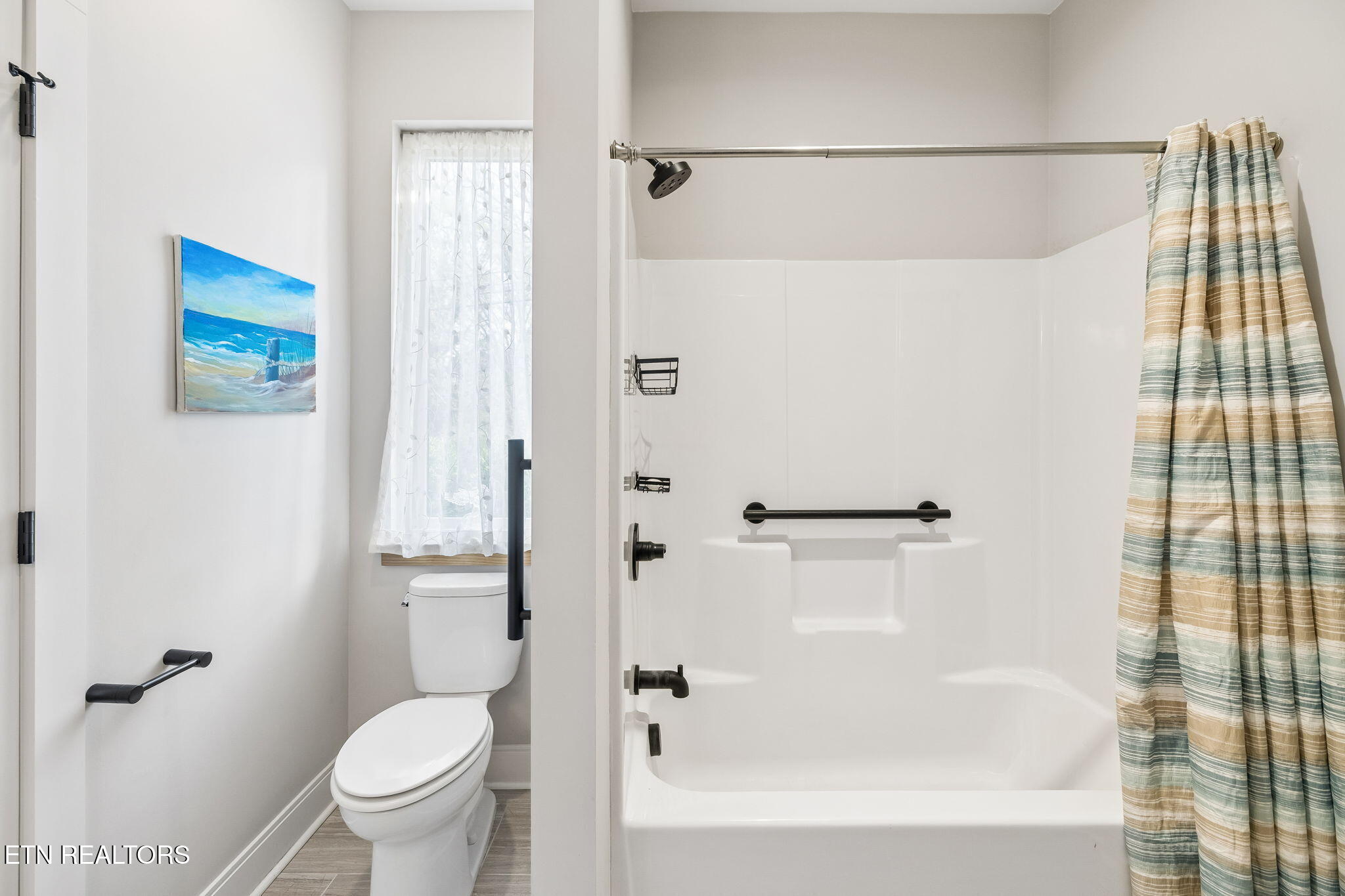 1947 Cochran Road Maryville, TN 37803 - Photo 35 of 47 Guest Bath