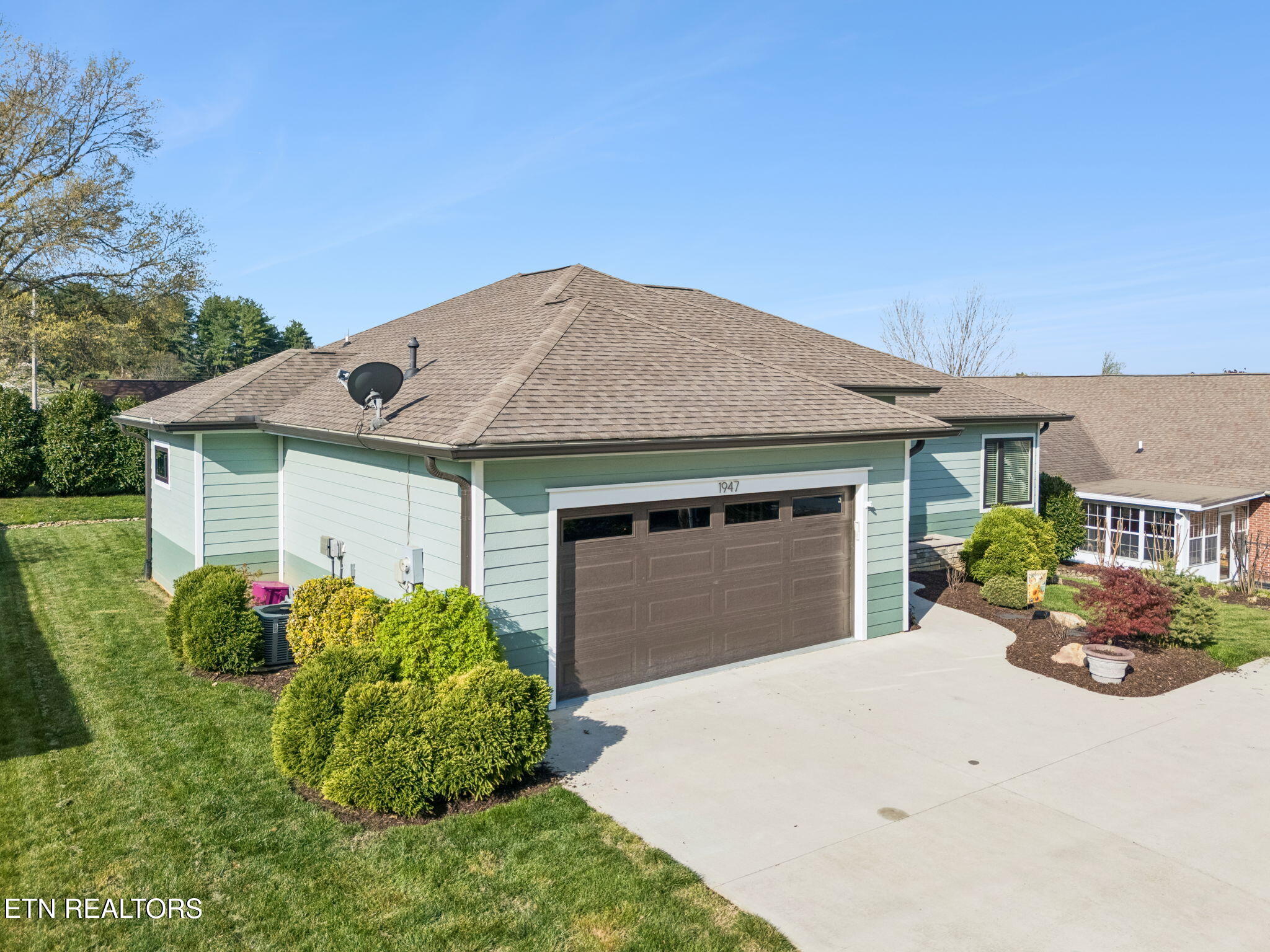 1947 Cochran Road Maryville, TN 37803 - Photo 5 of 47 Side View