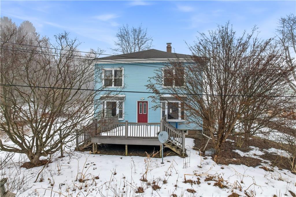 a view of house with a yard