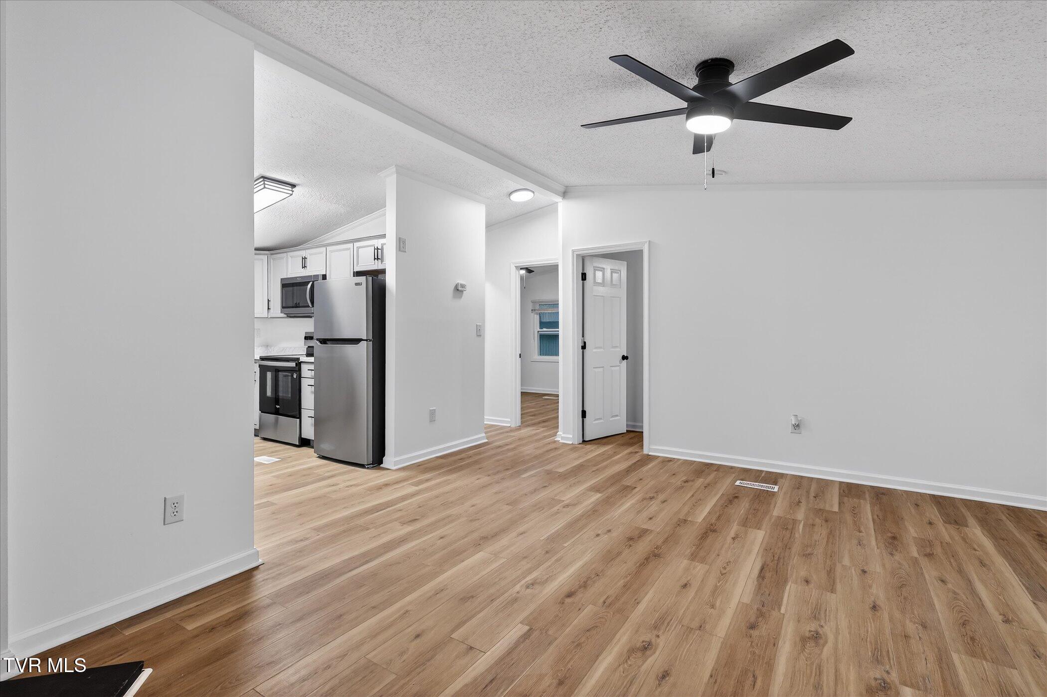 10657 Oak Grove Road Bristol, VA 24202 - Photo 12 of 46 08-10657-Oak-Grove-Rd-Bristol-VA-24202-W