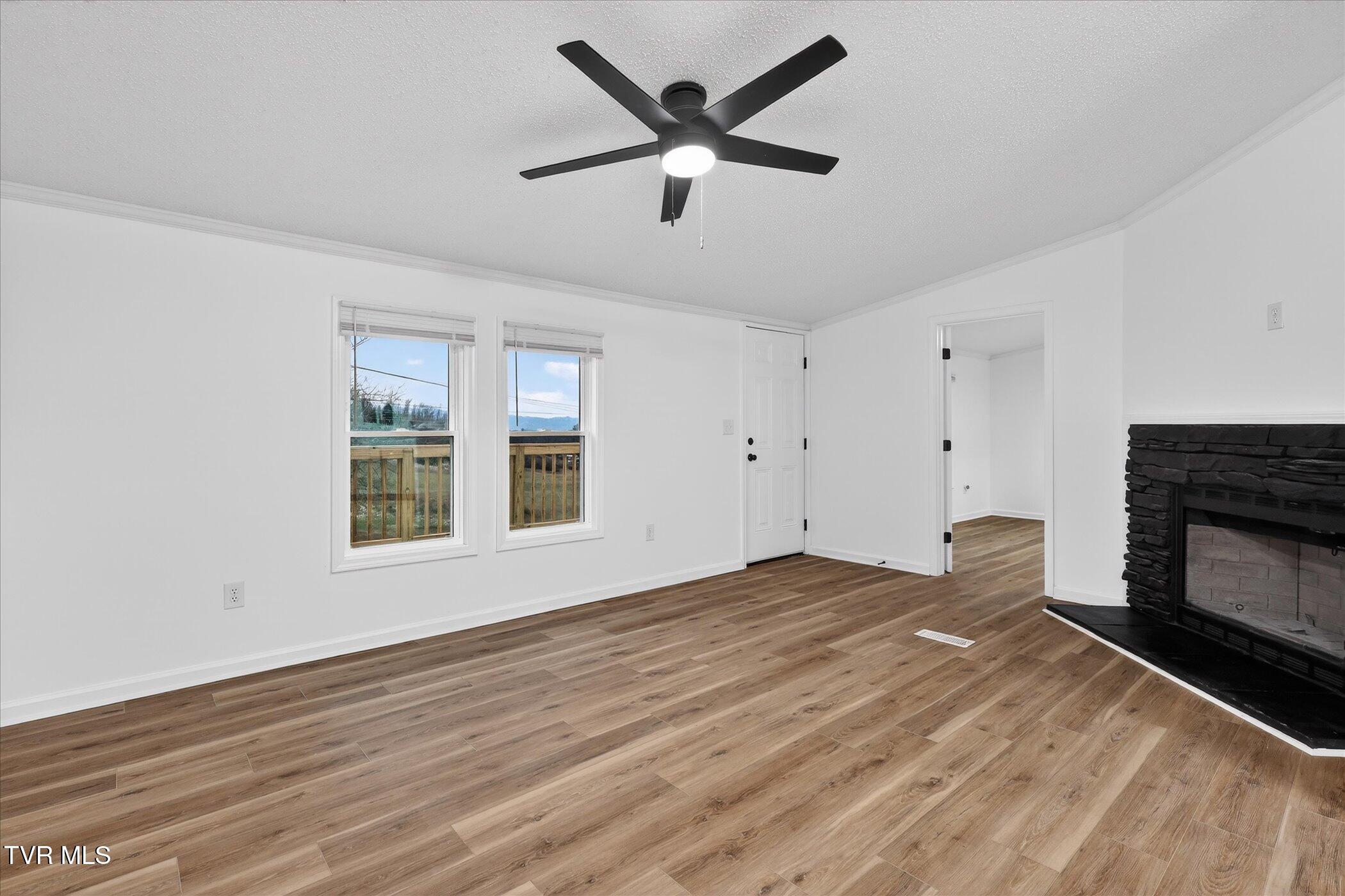 10657 Oak Grove Road Bristol, VA 24202 - Photo 13 of 46 05-10657-Oak-Grove-Rd-Bristol-VA-24202-W