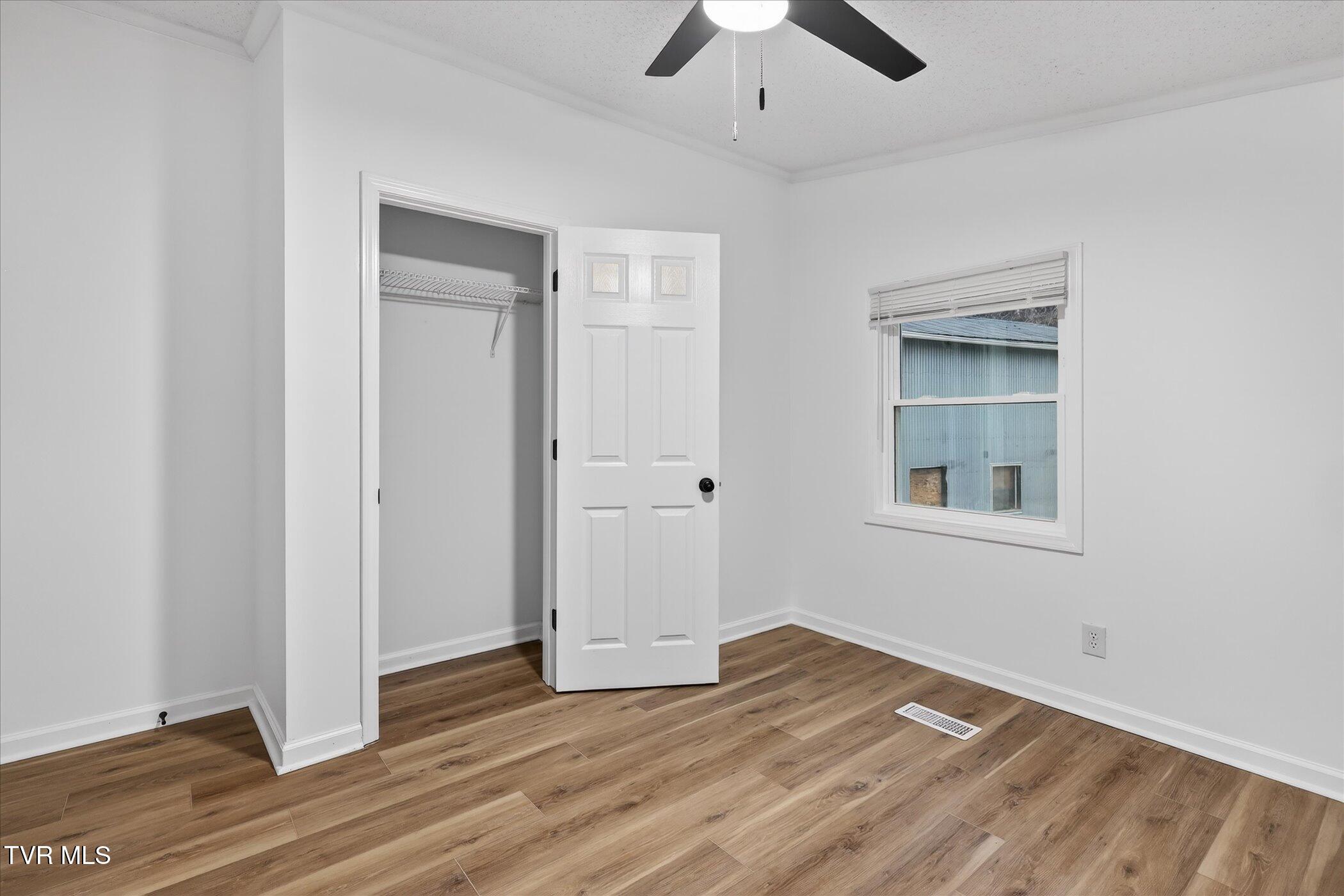 10657 Oak Grove Road Bristol, VA 24202 - Photo 17 of 46 23-10657-Oak-Grove-Rd-Bristol-VA-24202-W