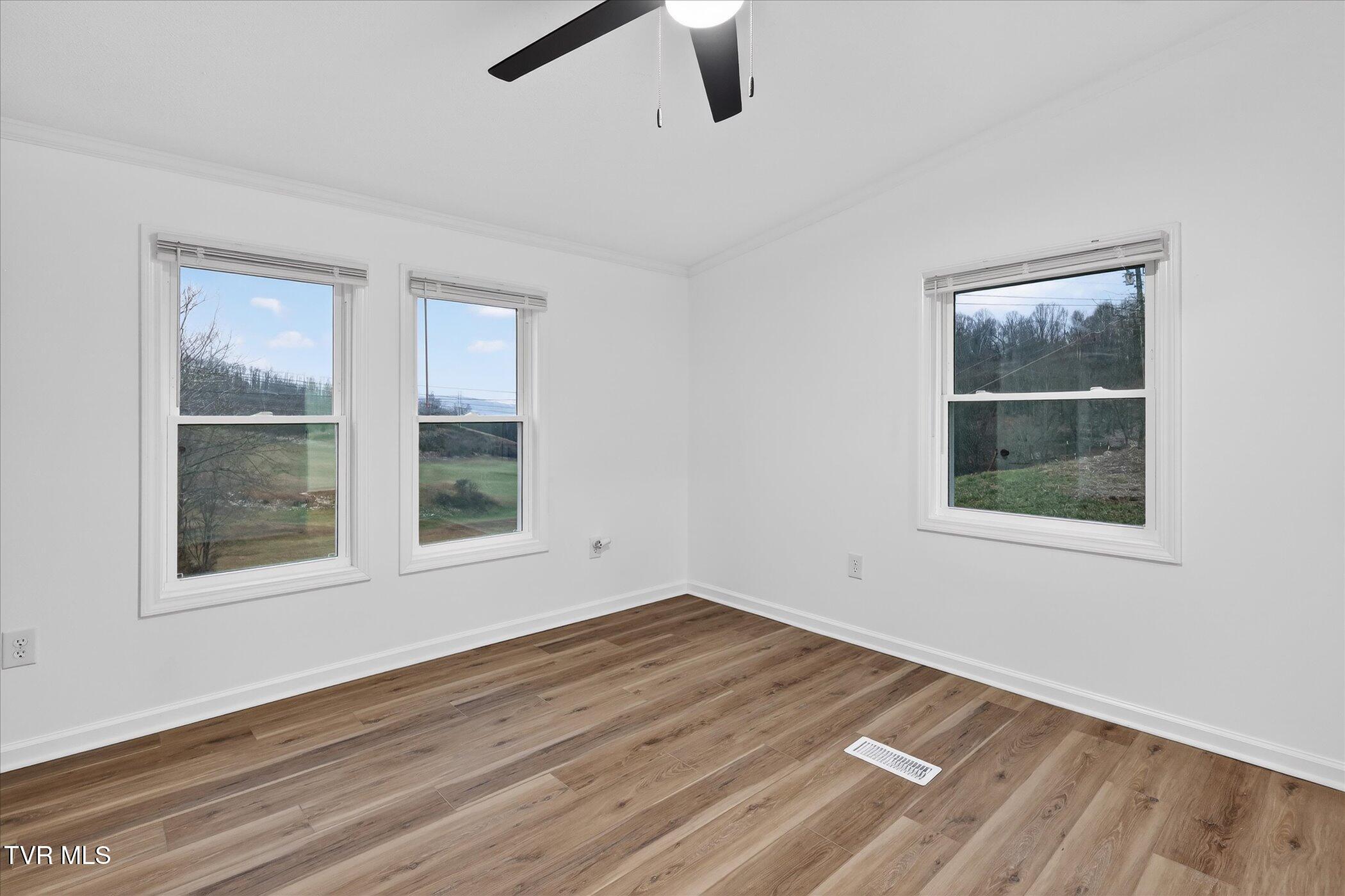 10657 Oak Grove Road Bristol, VA 24202 - Photo 25 of 46 14-10657-Oak-Grove-Rd-Bristol-VA-24202-W