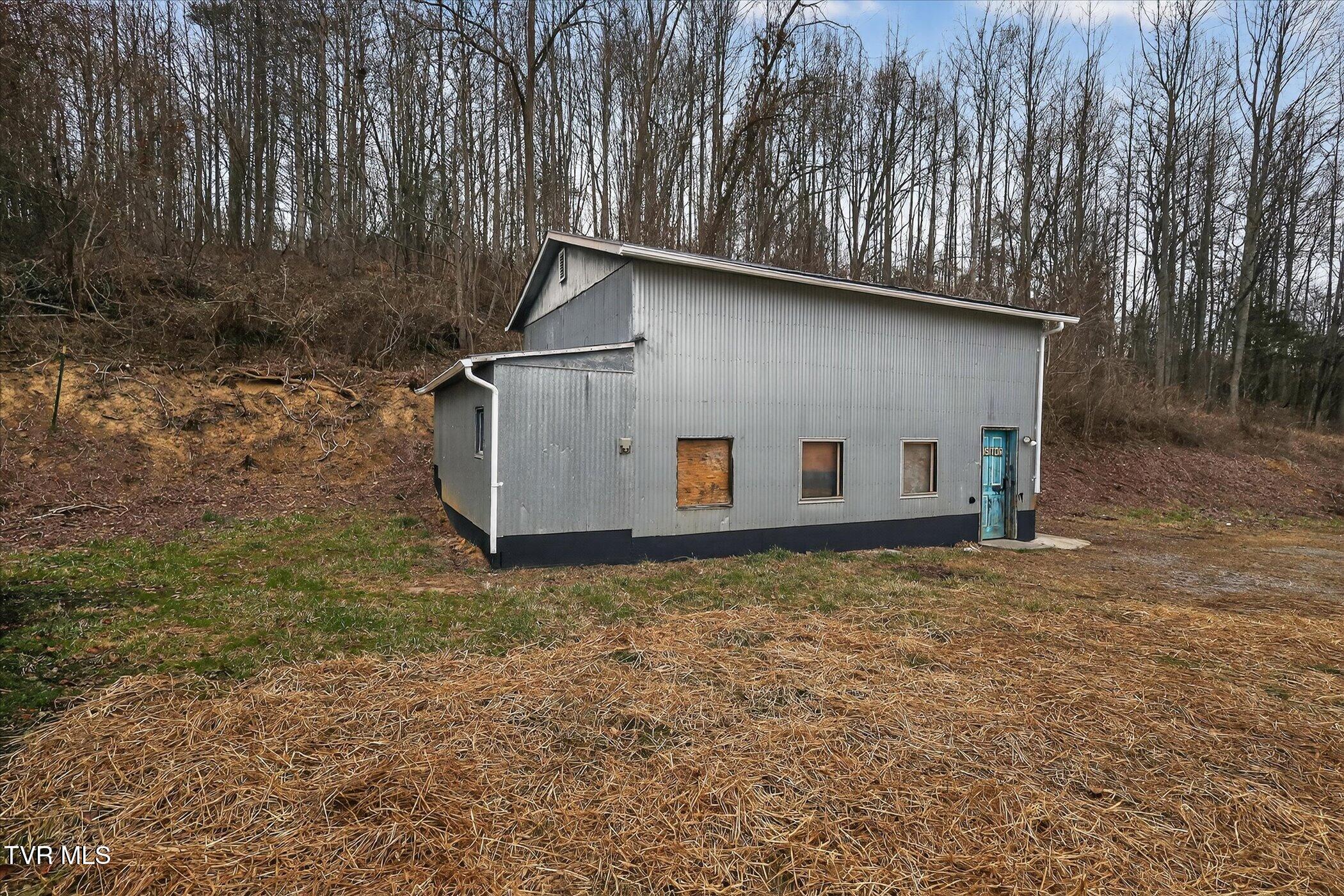 10657 Oak Grove Road Bristol, VA 24202 - Photo 28 of 46 27-10657-Oak-Grove-Rd-Bristol-VA-24202-W