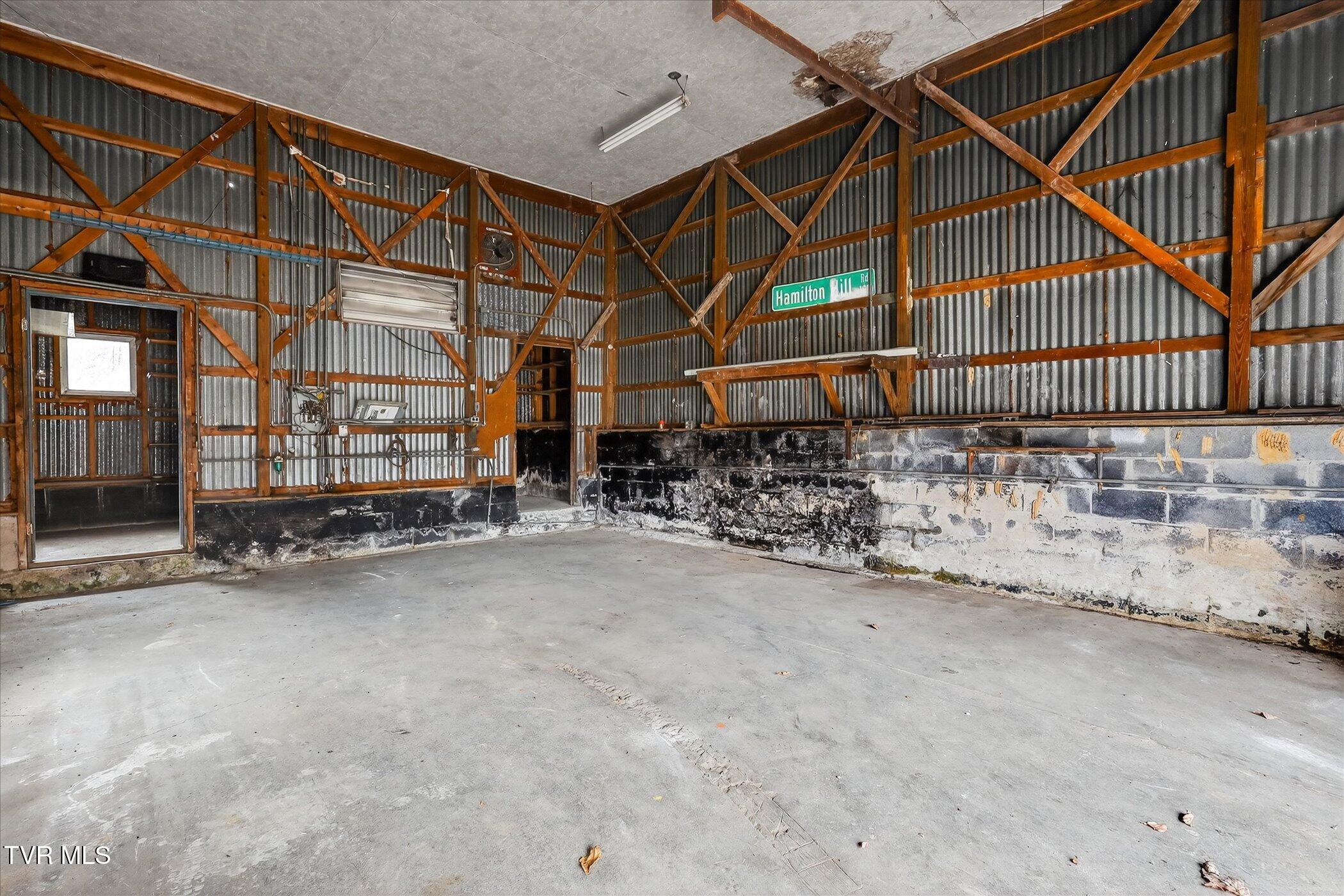 10657 Oak Grove Road Bristol, VA 24202 - Photo 29 of 46 25-10657-Oak-Grove-Rd-Bristol-VA-24202-W