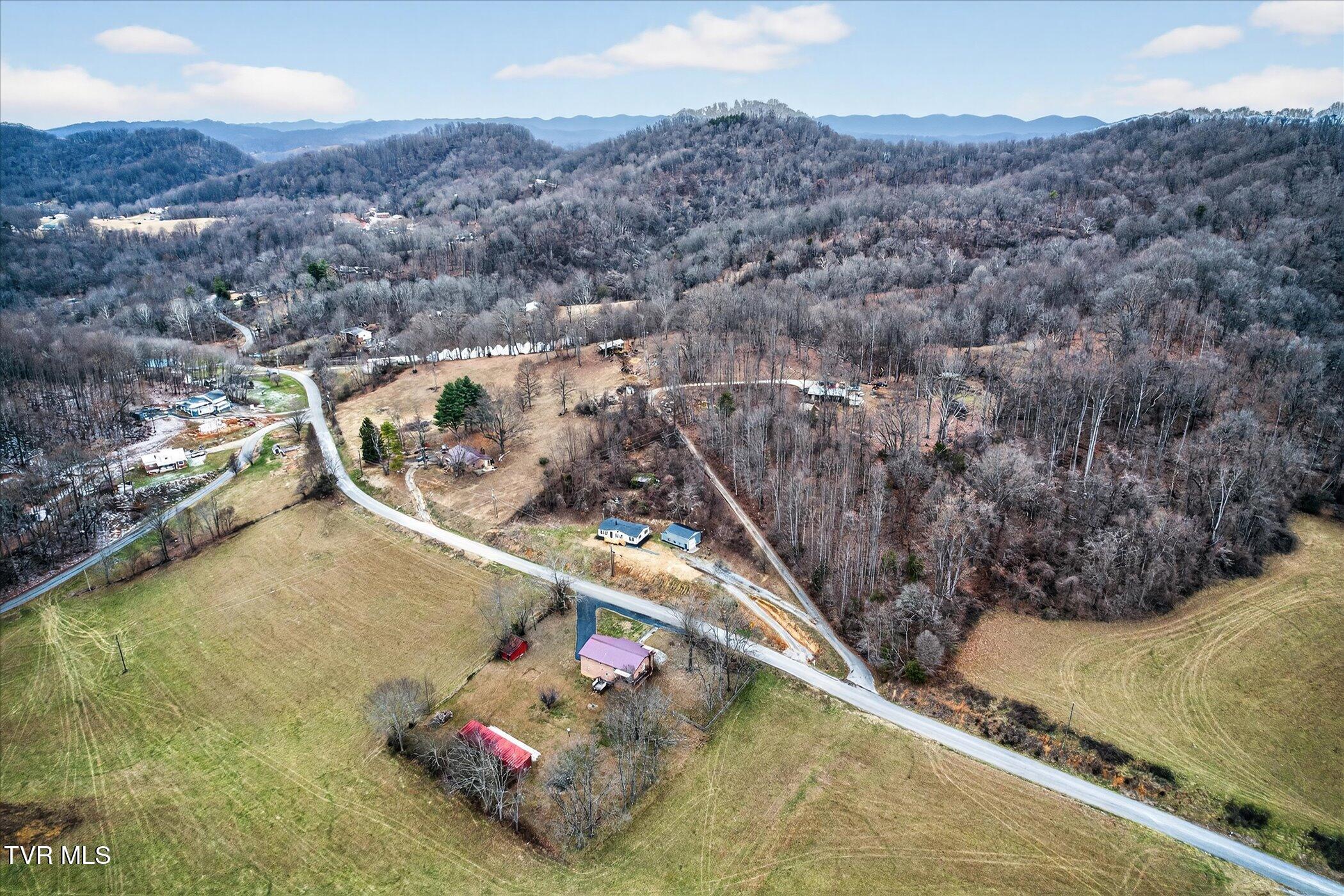 10657 Oak Grove Road Bristol, VA 24202 - Photo 9 of 46 37-10657-Oak-Grove-Rd-Bristol-VA-24202-W