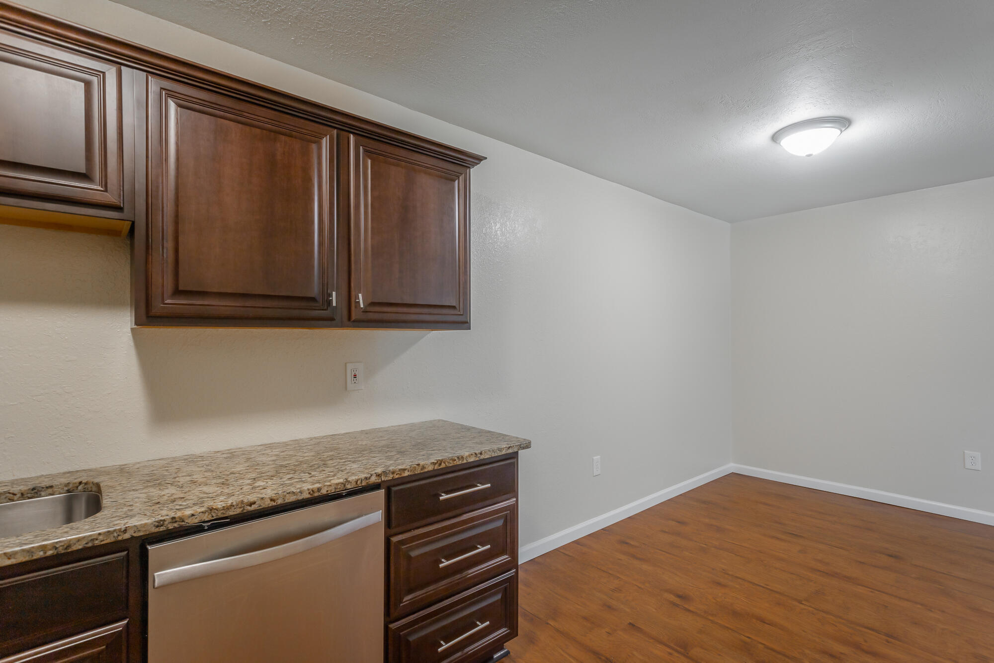 900 Mountain Creek Road, Unit Q263 Chattanooga, TN 37405 - Photo 11 of 36 900 Mountain Creek Road Unit Q263 HD-13
