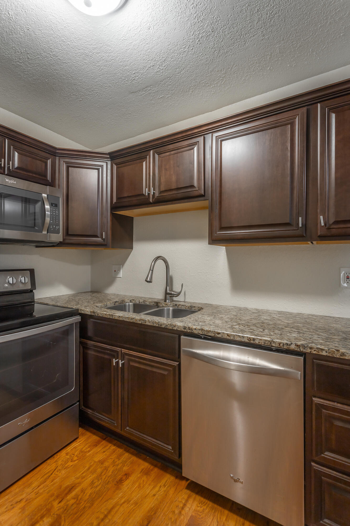 900 Mountain Creek Road, Unit Q263 Chattanooga, TN 37405 - Photo 12 of 36 900 Mountain Creek Road Unit Q263 HD-15