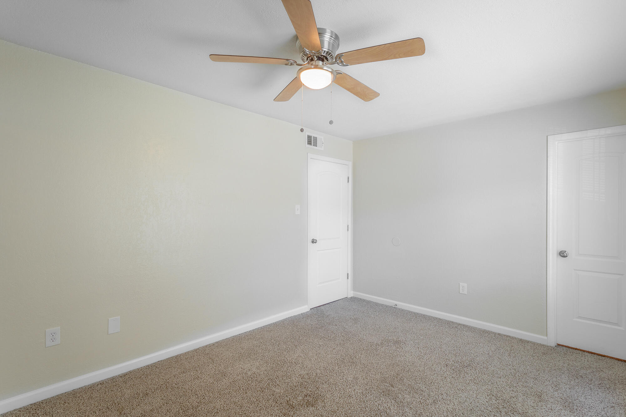 900 Mountain Creek Road, Unit Q263 Chattanooga, TN 37405 - Photo 18 of 36 900 Mountain Creek Road Unit Q263 HD-21
