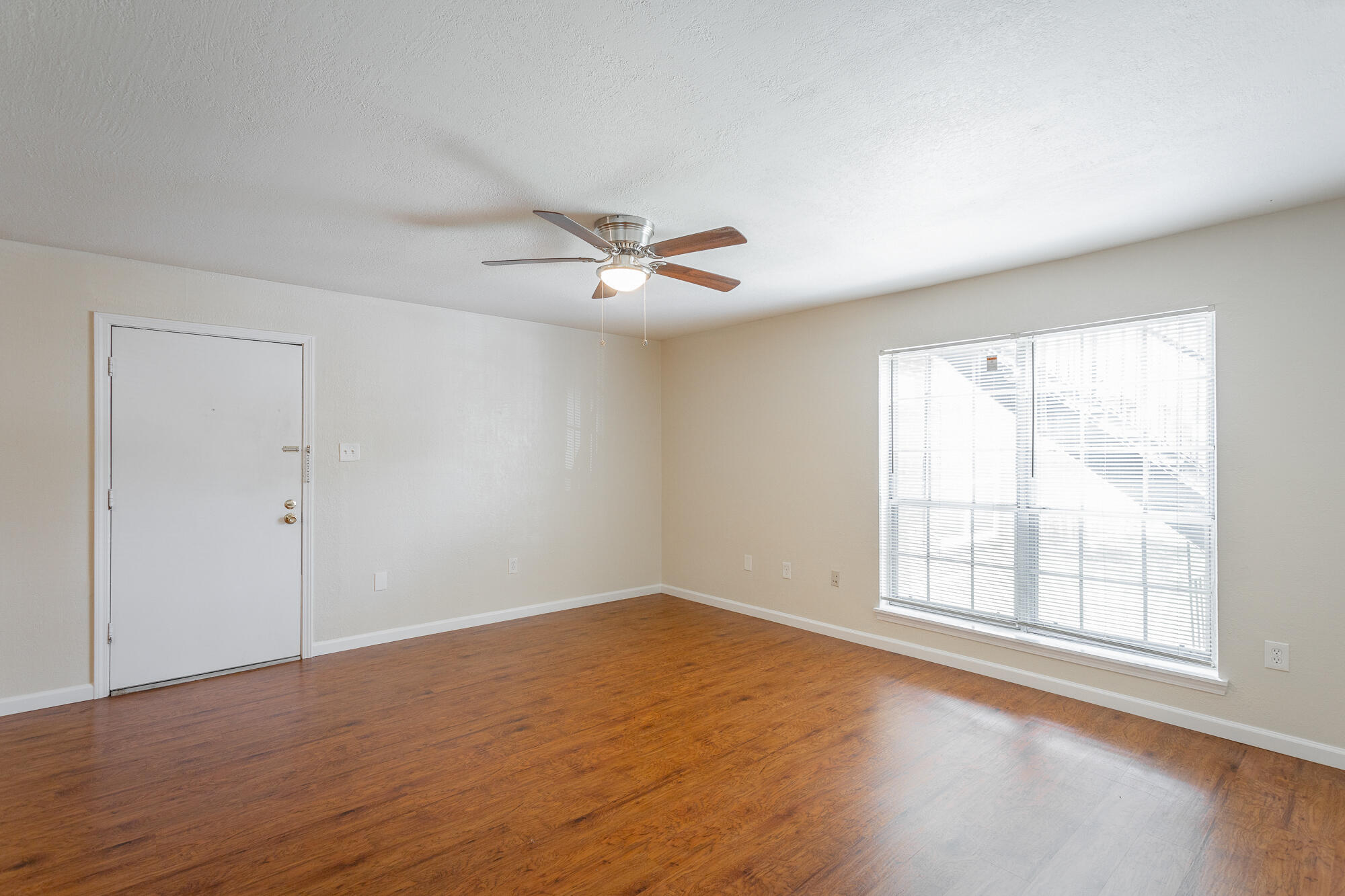 900 Mountain Creek Road, Unit Q263 Chattanooga, TN 37405 - Photo 5 of 36 900 Mountain Creek Road Unit Q263 HD-2