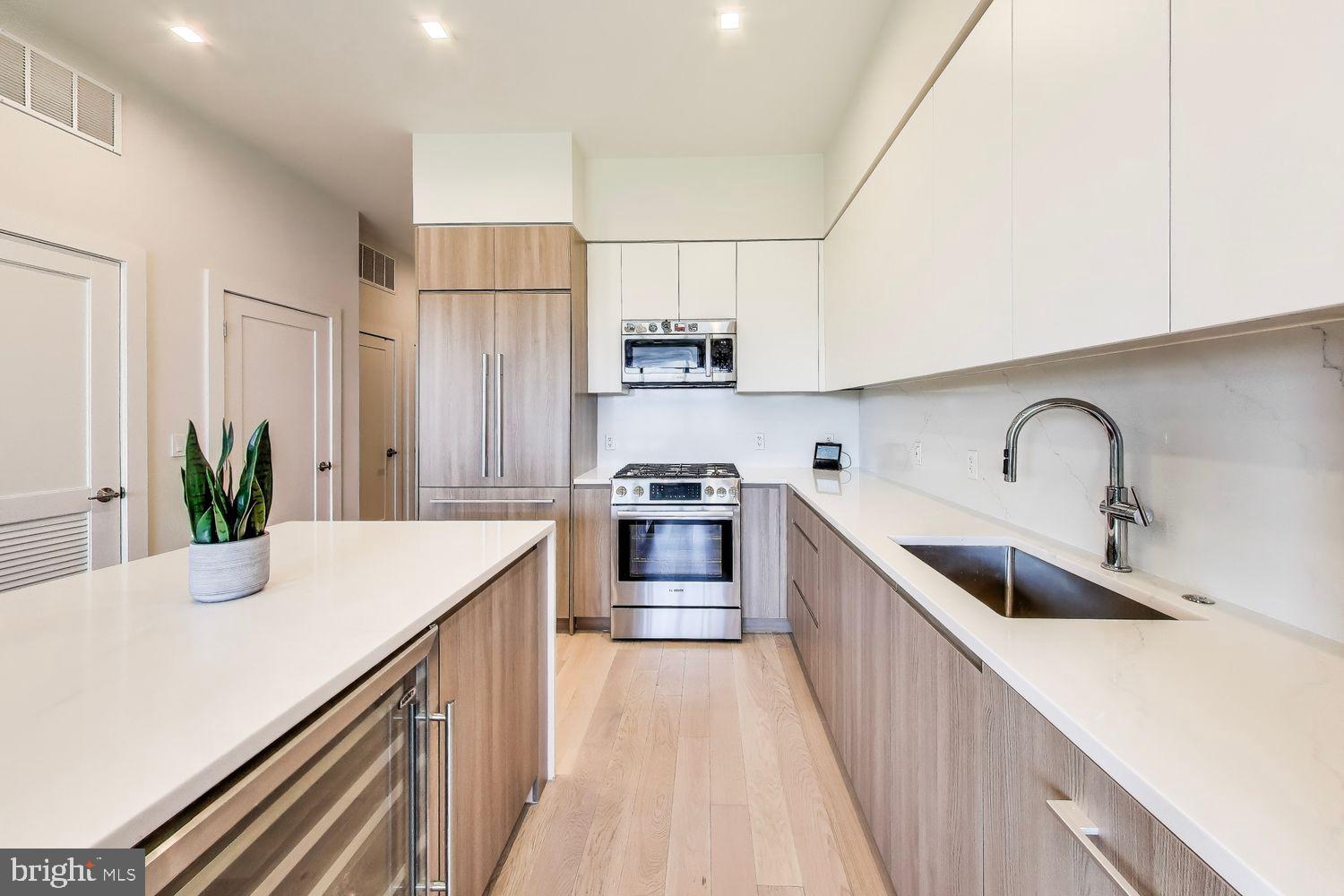 701 Swann Avenue, Unit 507 Alexandria, VA 22301 - Photo 4 of 26