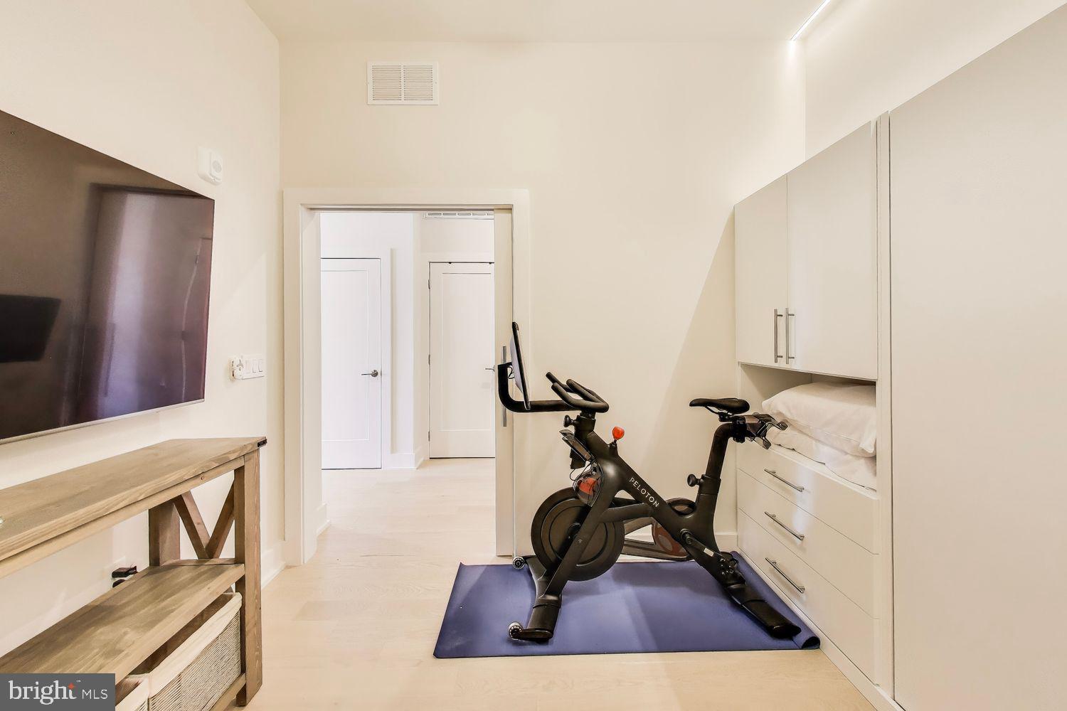 701 Swann Avenue, Unit 507 Alexandria, VA 22301 - Photo 10 of 26