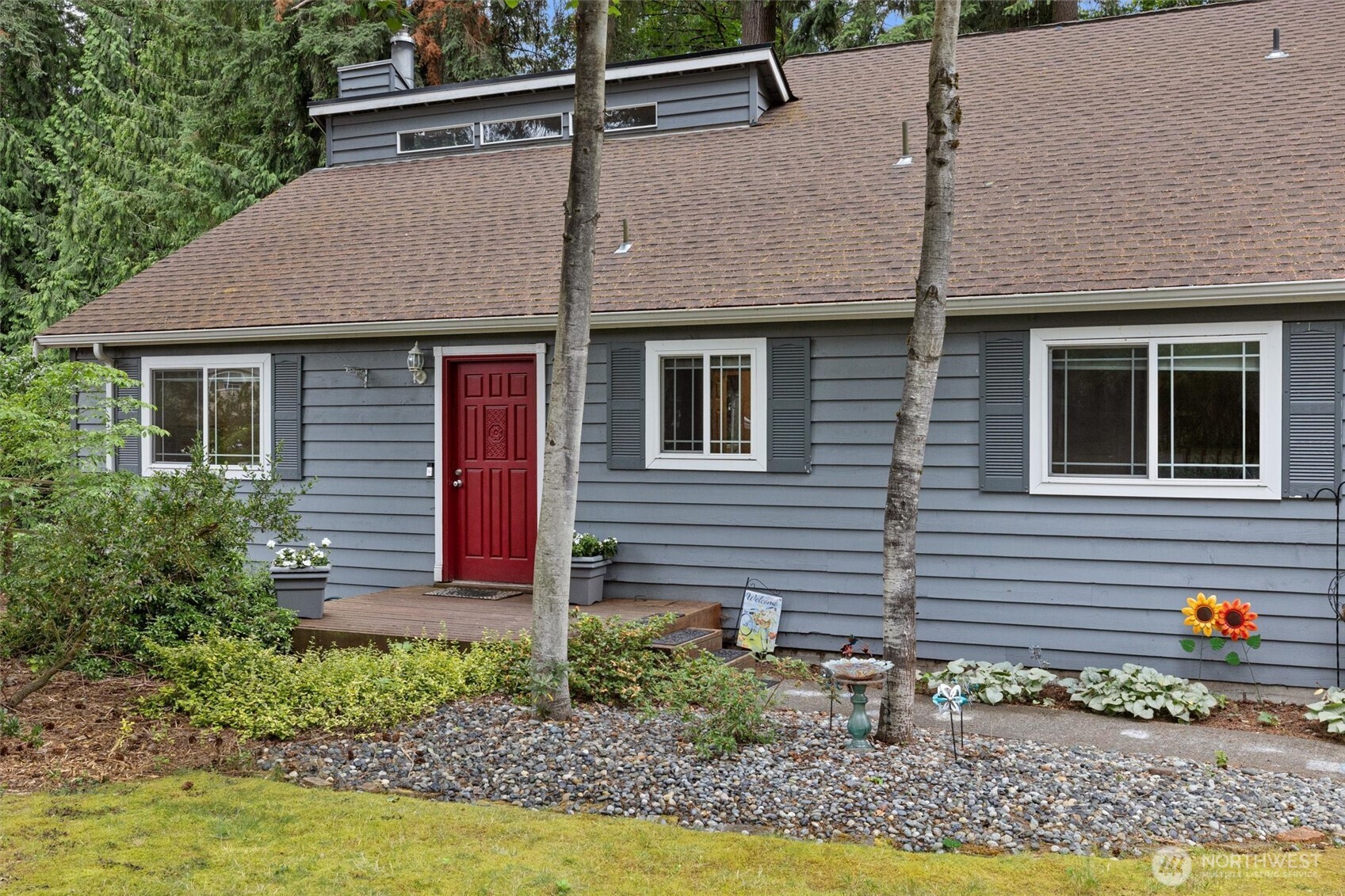 19833 95th Avenue Northeast Bothell, WA 98011 - Photo 2 of 39 a front view of a house with garden
