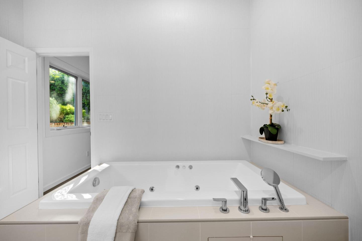 415 El Centro Road Hillsborough, CA 94010 - Photo 28 of 60 a bath room with a bathtub