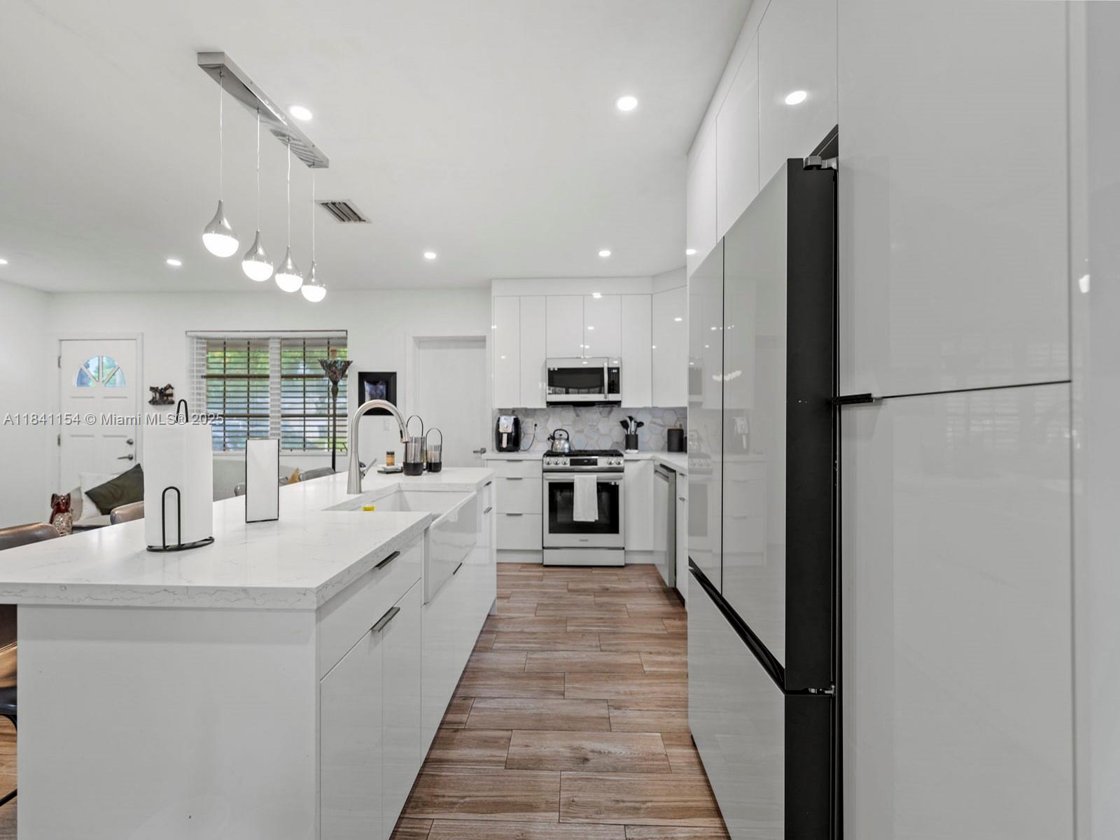 19711 Whispering Pines Road Cutler Bay, FL 33157 - Photo 7 of 35