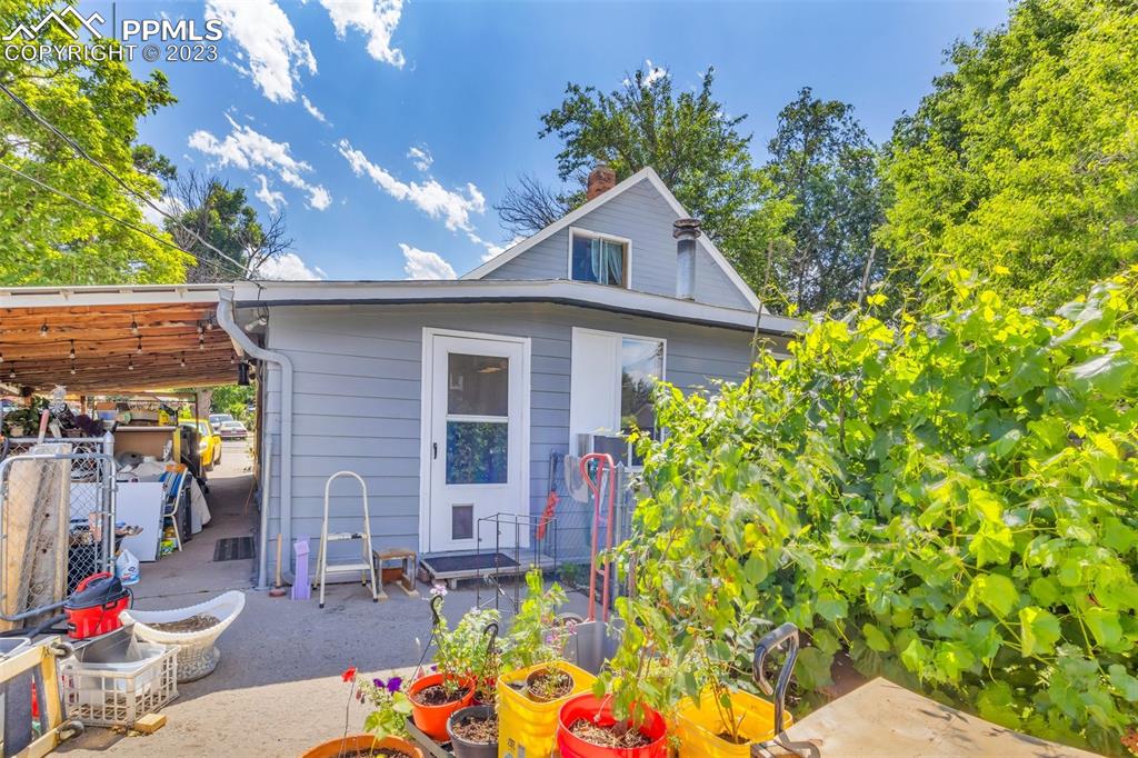 1330 West 3rd Street Florence, CO 81226 - Photo 32 of 34 a front view of a house with yard