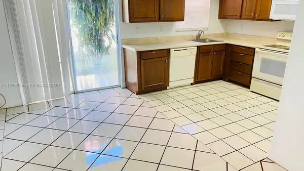 $1,850 | 5407 Northwest 27th Street, Unit D2, Lauderhill, FL 33313