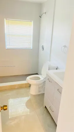 $1,850 | 5407 Northwest 27th Street, Unit D2, Lauderhill, FL 33313