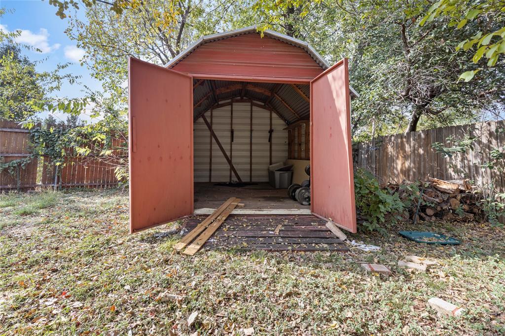 706 Commerce Street Euless, TX 76040 - Photo 22 of 28 a view of entrance