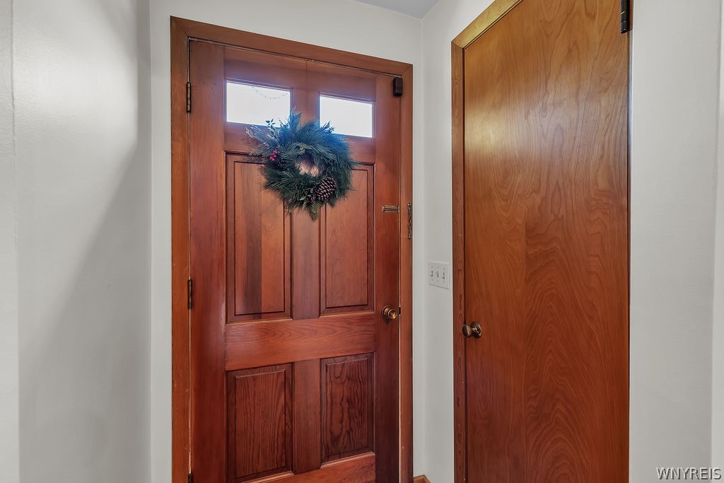 2000 West Blood Road East Aurora, NY 14052 - Photo 6 of 41 Front entry