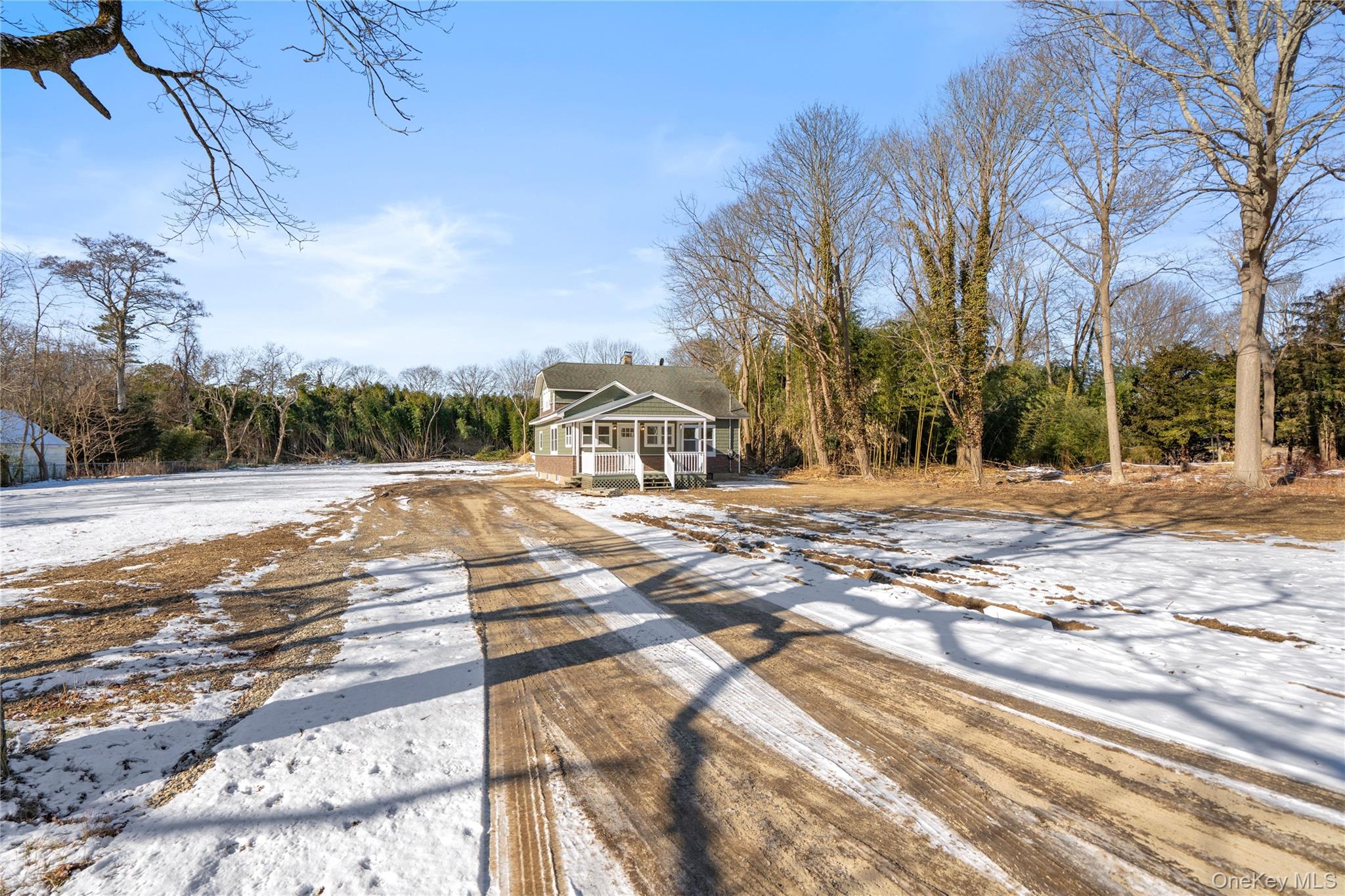 450 Munsell Road East Patchogue, NY 11772 - Photo 4 of 31 View of Front