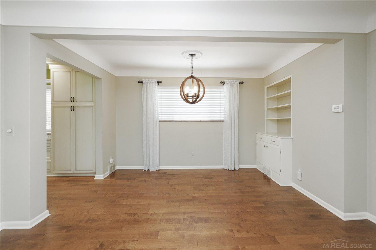 1622 Prestwick Road Grosse Pointe Woods, MI 48236 - Photo 6 of 39