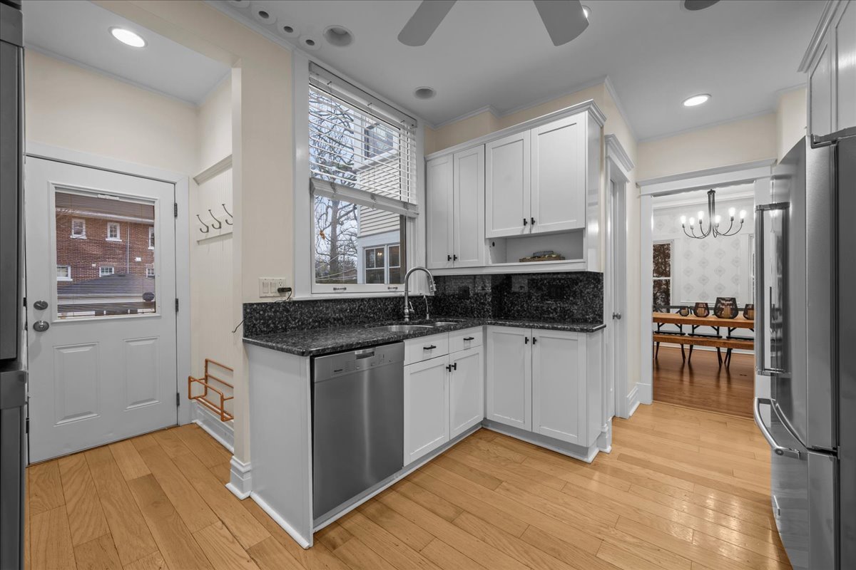 526 8th Street Wilmette, IL 60091 - Photo 15 of 38