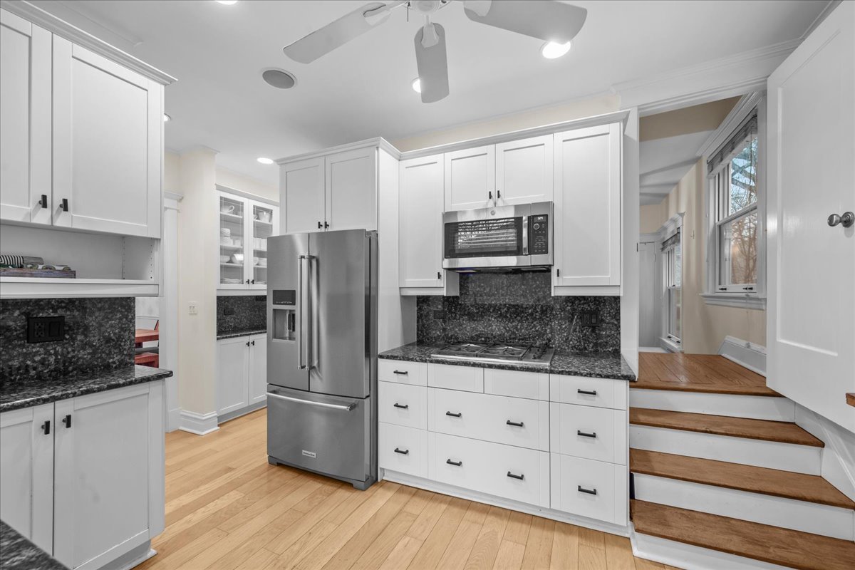 526 8th Street Wilmette, IL 60091 - Photo 18 of 38