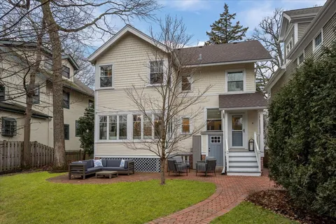 $1,295,000 | 526 8th Street, Wilmette, IL 60091