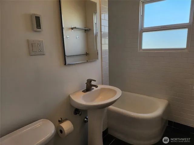 $2,900 | 2114 7th Avenue West, Unit 5, Seattle, WA 98119