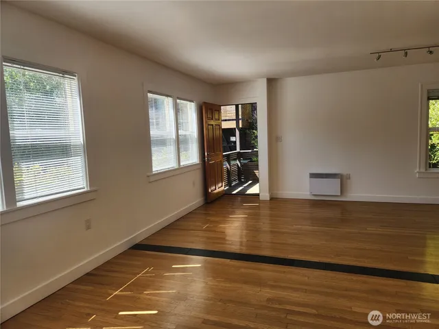 $2,900 | 2114 7th Avenue West, Unit 5, Seattle, WA 98119