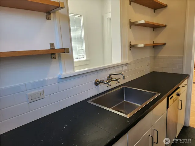 $2,900 | 2114 7th Avenue West, Unit 5, Seattle, WA 98119