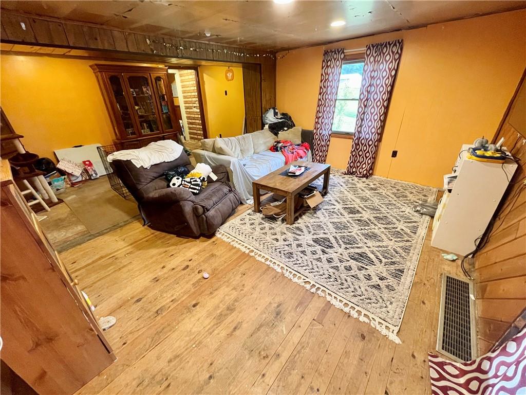 1381 Edmon Road Apollo, PA 15613 - Photo 7 of 29 a living room with furniture
