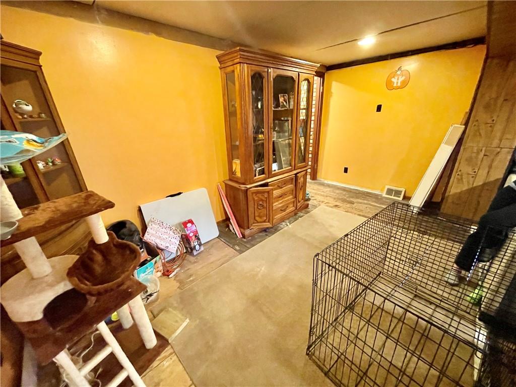 1381 Edmon Road Apollo, PA 15613 - Photo 9 of 29 a bed room with a bed