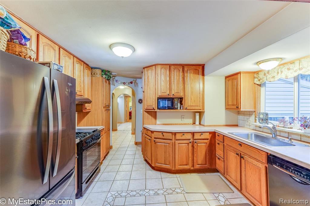 47807 Hanford Road Canton, MI 48187 - Photo 18 of 55