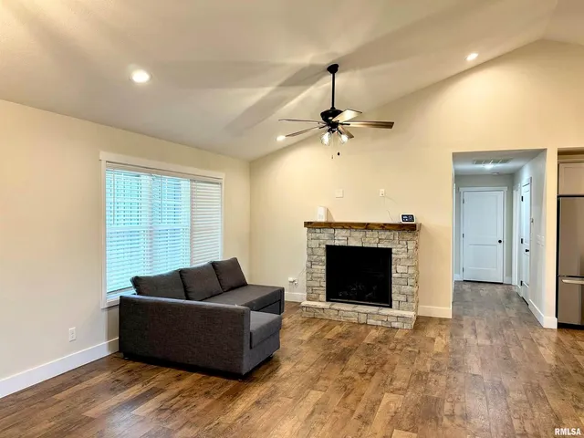 $399,900 | 1106 Falcon Court, Carterville, IL 62918