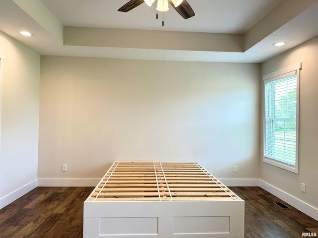 $419,900 | 1106 Falcon Court, Carterville, IL 62918