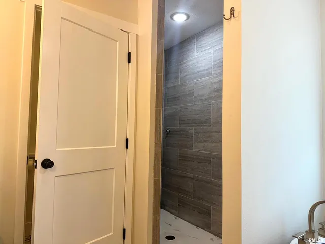 $419,900 | 1106 Falcon Court, Carterville, IL 62918